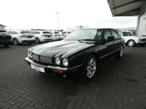 Image 3/21 of Jaguar XJR 4.0 (2001)
