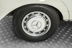 Image 33/50 of Mercedes-Benz 230 TE (1984)