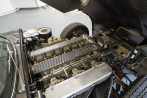Image 11/15 de Jaguar E-Type (1969)