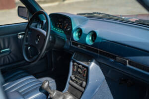Image 28/38 of Mercedes-Benz 300 D (1981)