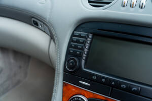 Image 27/60 of Mercedes-Benz SL 65 AMG (2004)