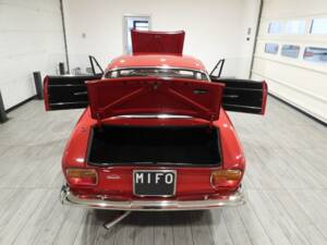 Image 13/15 of Alfa Romeo Giulia GT 1300 Junior (1968)