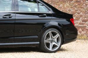 Image 14/50 of Mercedes-Benz C 63 AMG (2012)