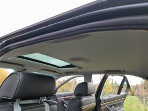 Image 40/58 of BMW 750i (1997)