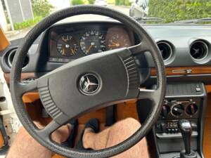 Bild 12/31 von Mercedes-Benz 280 (1978)