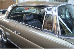 Immagine 5/48 di Mercedes-Benz 280 SE 3,5 (1971)