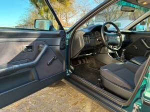 Imagen 11/16 de Audi 80 - 2.0 E (1994)