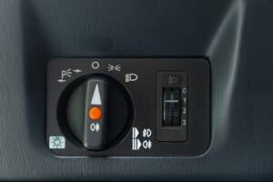 Afbeelding 32/44 van Mercedes-Benz 190 E (1987)