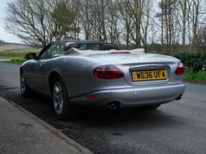 Image 4/19 of Jaguar XK8 4.0 (2001)