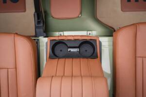 Bild 29/47 von Land Rover 90 (1990)