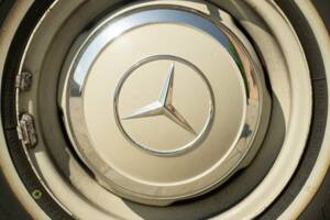 Image 23/50 of Mercedes-Benz 200 (1966)