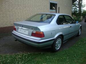 Afbeelding 6/39 van BMW 316i (1993)