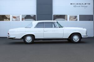 Image 3/32 of Mercedes-Benz 250 SE (1967)