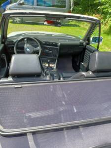 Image 43/55 of BMW 320i (1991)