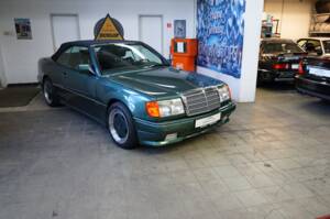 Image 1/38 of Mercedes-Benz 300 CE-24 (1992)