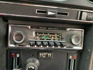Image 66/177 de Mercedes-Benz 350 SL (1974)