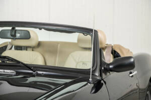 Bild 25/50 von MG RV8 (1993)