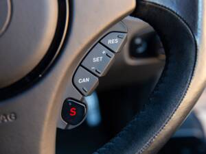 Image 61/80 of Aston Martin Vanquish (2013)