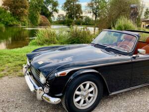 Image 10/25 of Triumph TR 250 (1968)