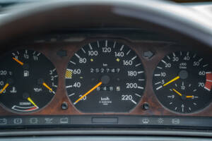Image 25/66 of Mercedes-Benz 200 TE (1989)