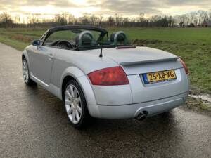 Image 6/8 of Audi TT 1.8 T quattro (2001)