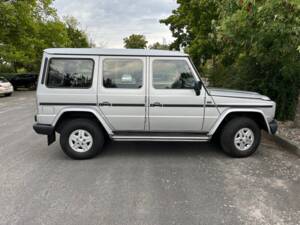 Imagen 2/8 de Mercedes-Benz 300 GE (LWB) (1991)