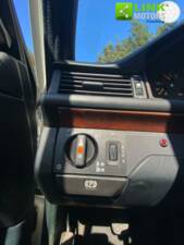 Image 29/48 of Mercedes-Benz E 200 (1991)