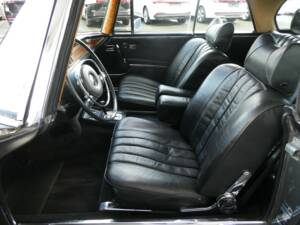 Bild 9/20 von Mercedes-Benz 280 SE 3,5 (1970)