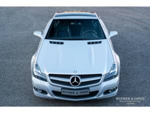 Imagen 12/36 de Mercedes-Benz SL 500 (2011)