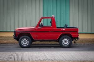 Immagine 3/42 di Mercedes-Benz 240 GD (SWB) (1979)