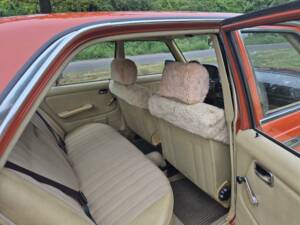 Image 16/41 of Mercedes-Benz 200 D (1981)