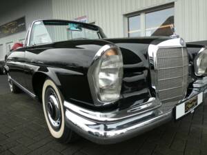 Imagen 21/26 de Mercedes-Benz 220 SE b (1963)