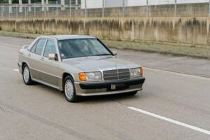 Image 4/69 de Mercedes-Benz 190 E 2.3-16 (1988)