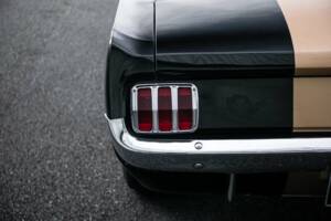 Image 37/38 of Ford Shelby GT 350H (1966)