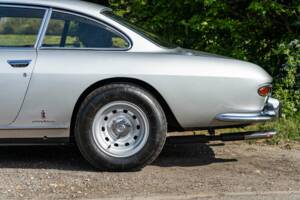 Image 36/49 de Ferrari 330 GT 2+2 (1966)