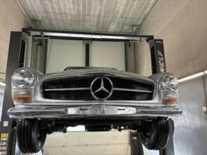 Image 45/50 of Mercedes-Benz 230 SL (1966)