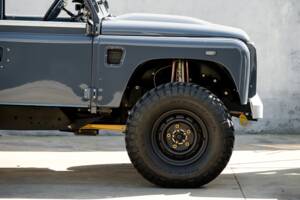 Bild 21/100 von Land Rover Defender 110 (2014)