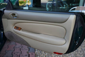 Image 27/50 of Jaguar XKR (2001)