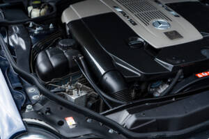 Image 18/60 of Mercedes-Benz SL 65 AMG (2004)