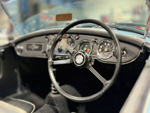 Image 5/17 of MG MGA 1600 (1963)