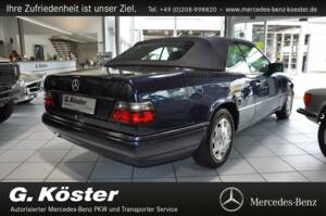 Image 6/13 of Mercedes-Benz E 220 (1995)