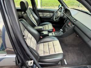 Bild 12/15 von Mercedes-Benz E 500 (1995)