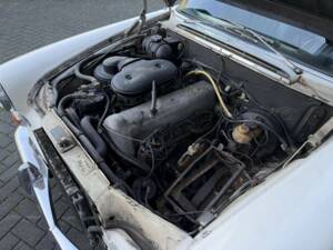 Bild 36/50 von Mercedes-Benz 230 (1968)