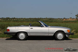 Immagine 4/50 di Mercedes-Benz 560 SL (1988)