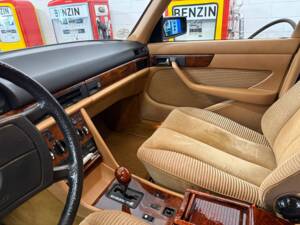 Image 10/18 of Mercedes-Benz 500 SE (1985)