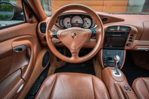 Image 25/63 of Porsche 911 Carrera 4S (2004)