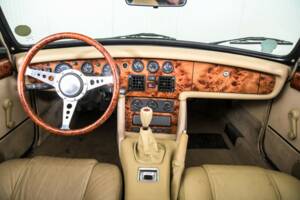 Immagine 7/50 di MG RV8 (1994)