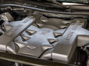 Image 38/56 of Aston Martin V12 Vanquish S (2005)