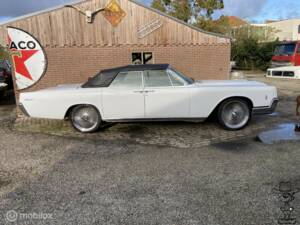 Bild 8/50 von Lincoln Continental Convertible (1966)