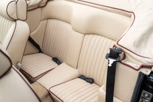 Afbeelding 30/32 van Aston Martin V8 Vantage Volante (1988)